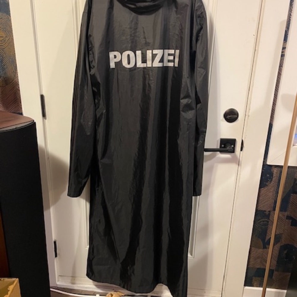 VETEMENTS Oversized Black Raincoat ** VINTAGE** - Picture 2 of 6